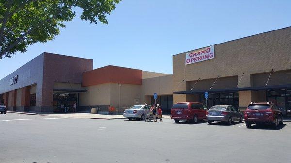 Store front, next to Big Lots.