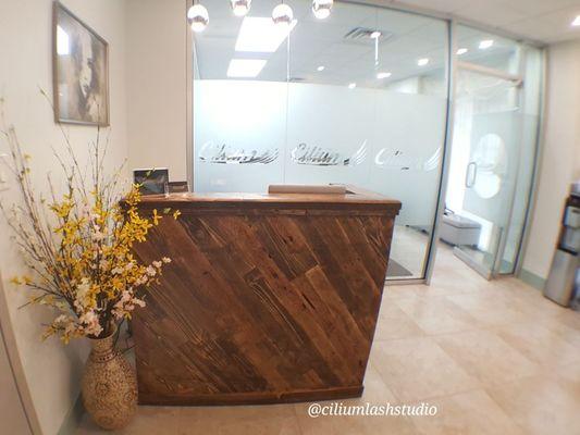 Awesome looking Reclaimed wood counter :)