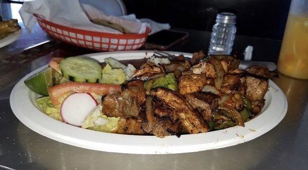 Rica Fajita mixta   buen servicio y muy limpio