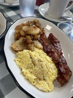 Scrambled eggs with bacon and home fries