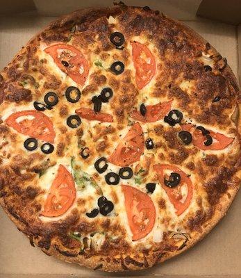 Pizza with cheese, Tomato and black olives.