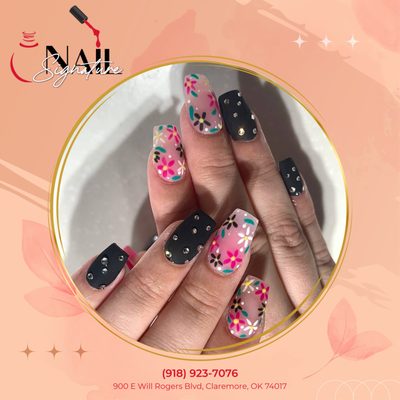 It's been a long day. When life gets tough, just do your nails.
Come get your nails done and your mind will feel better too.
ℬℴℴ ℴ