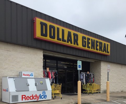 Entrance to Lago Vista's Dollar General store