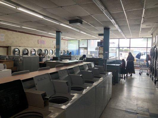 Full service laundromat in Hollywood/ WeHo also offering wash & fold, ATM, vending, and gumball game