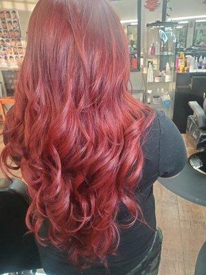 Quieres hacer un cambio de color en tu cabello? Ven y vicitanos