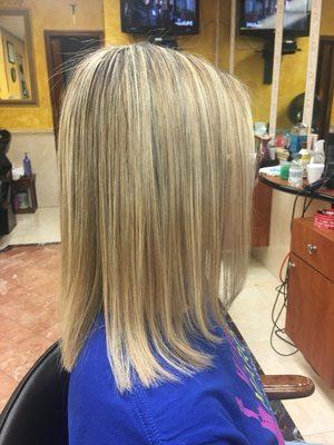 Beautiful blonde highlights by Natalie