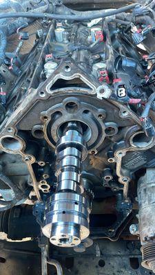 New Camshaft going in, last camshaft was damaged due to bad lifters -2015 Dodge Ram 5.7