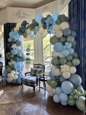 Balloon arch with no backdrop 10x10