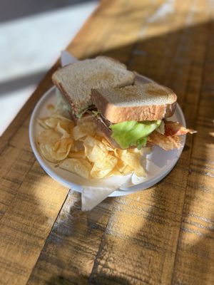 BLT with kettle chips