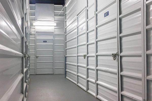 Storage Unit in Hawthorne - image 8