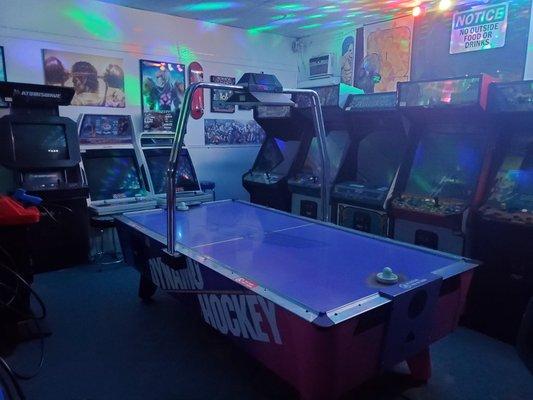 Pinball, air hockey and 40+ original retro arcade games!