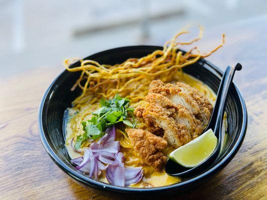 Crispy chicken Khoa soi