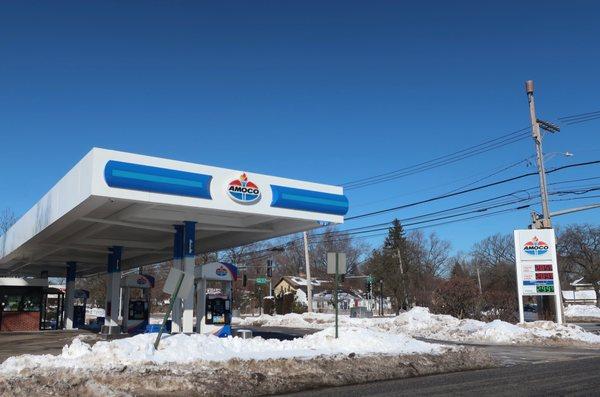 The beautiful Amoco torch continues its marketing comeback up here in the North 'Burbs.