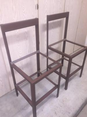 Bar stools in rust color. Excellent!