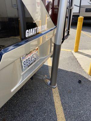 Trailer hitch flagpole holder