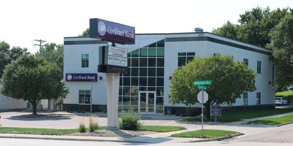 Outside view of Minnesota Avenue CorTrust Bank location in Sioux Falls, SD.