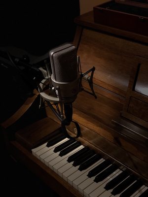 Baldwin Piano & our Neumann TLM103