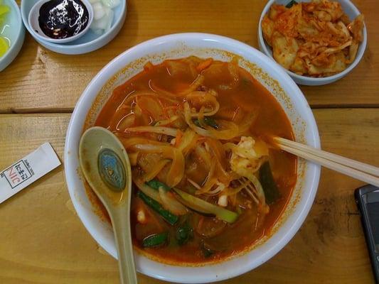 jjambbong, spicy Korean seafood noodle soup