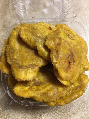 Fried plantains / tostones. Comes with a French dressing type of sauce.