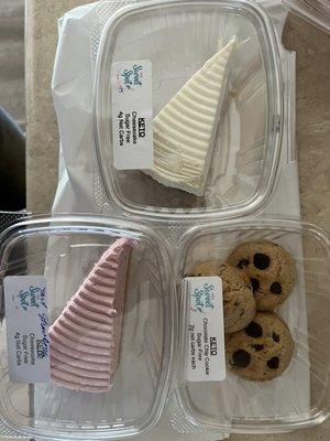 Cheesecakes and cookies