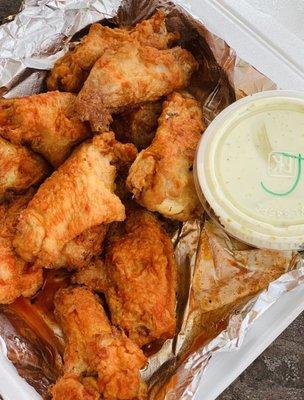 Hot wings and jalapeño ranch