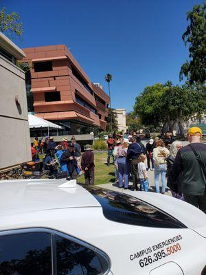 People lined up outside Cal Tech for the Solar Eclipse 4-8-2024