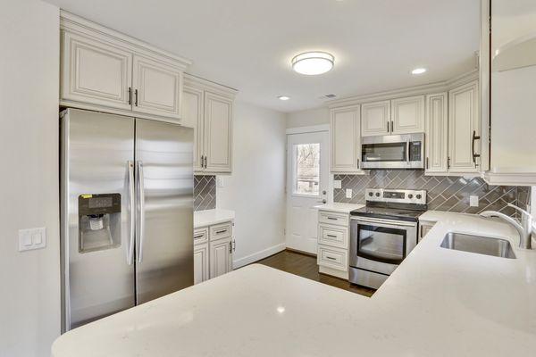 kitchen with crown molding