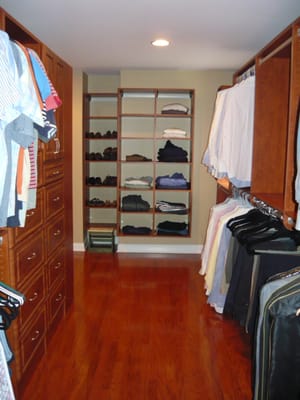 Walk-in Closet (2)