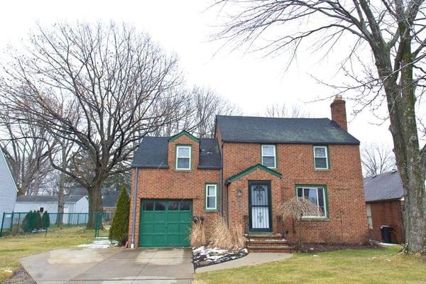 Charming all brick ranch in the heart of Middleburg Heights!!