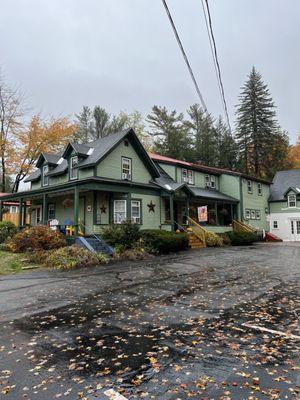 Spruce Moose Lodge & Cottages