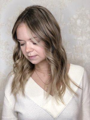 Beautiful highlight with a shadow root.