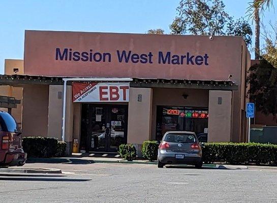 THE WORST MARKET IN SAN MARCOS CA THE OWNER IS RACIST AND THE EMPLOYES ARE  VERY RUDE ( LA TIENDA MAS RACISTA )