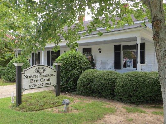 This is what North Georgia Eye Care looks like from the street.