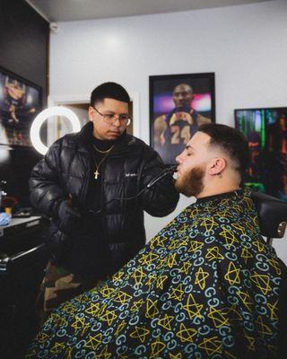 Instagram @isaithebarber