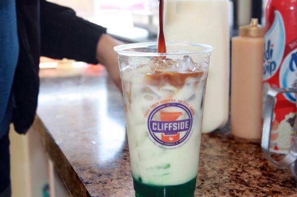 A delicious blend that takes Creme de menthe to a new level. The word fresh doesn't describe the Grass Hopper!