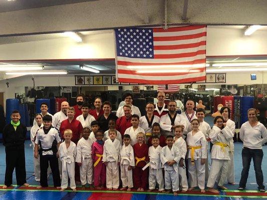 A newly graduate belt class.