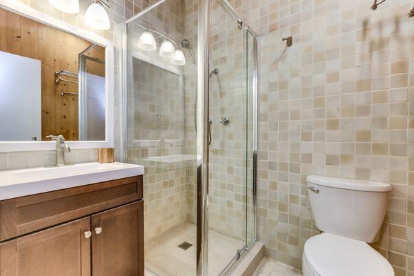 700 N 7th Unit C - Bathroom