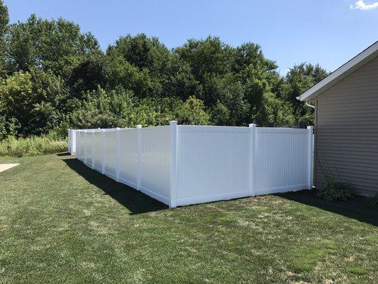 6' Certainteed-Bufftech New Lexington white vinyl residential privacy fence