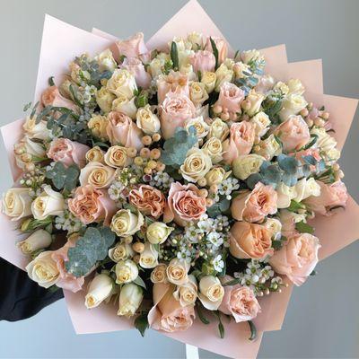 Shimmery hand-tied bouquet