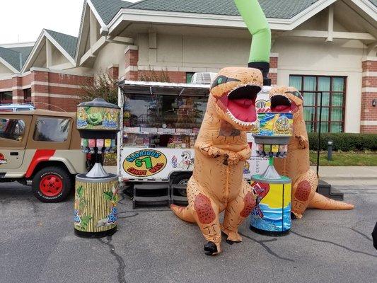 Dinosaurs LOVE Candy Food Truck