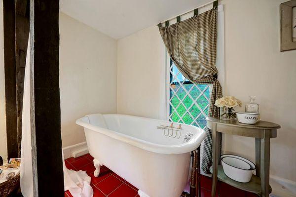 Hambleton Bathtub