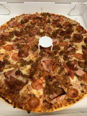 Meat magnifico pizza