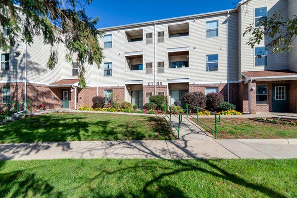 Lakewood Apartments in Haslett, MI near East Lansing and Okemos