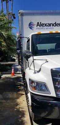 These dochbags decided to park there moving truck in a 3min loading and block off the sidewalk