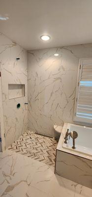 A great shower 48"x24" shine no shower door a panel only