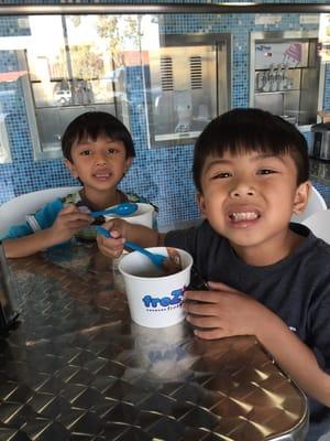 Kelvin & Kenzo trying another Froyo spot