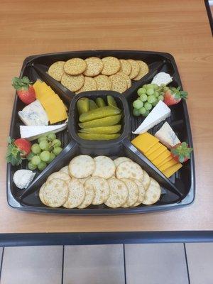 Cracker & cheese platter