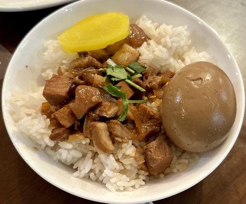 Minced pork and rice bowl