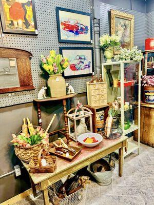 Pickers Paradise has unique vintage finds - antique lovers find many items here!