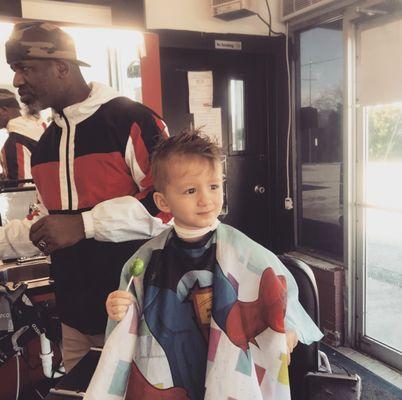 1st time @ barbershop  
 #gettinfreshfortheladies